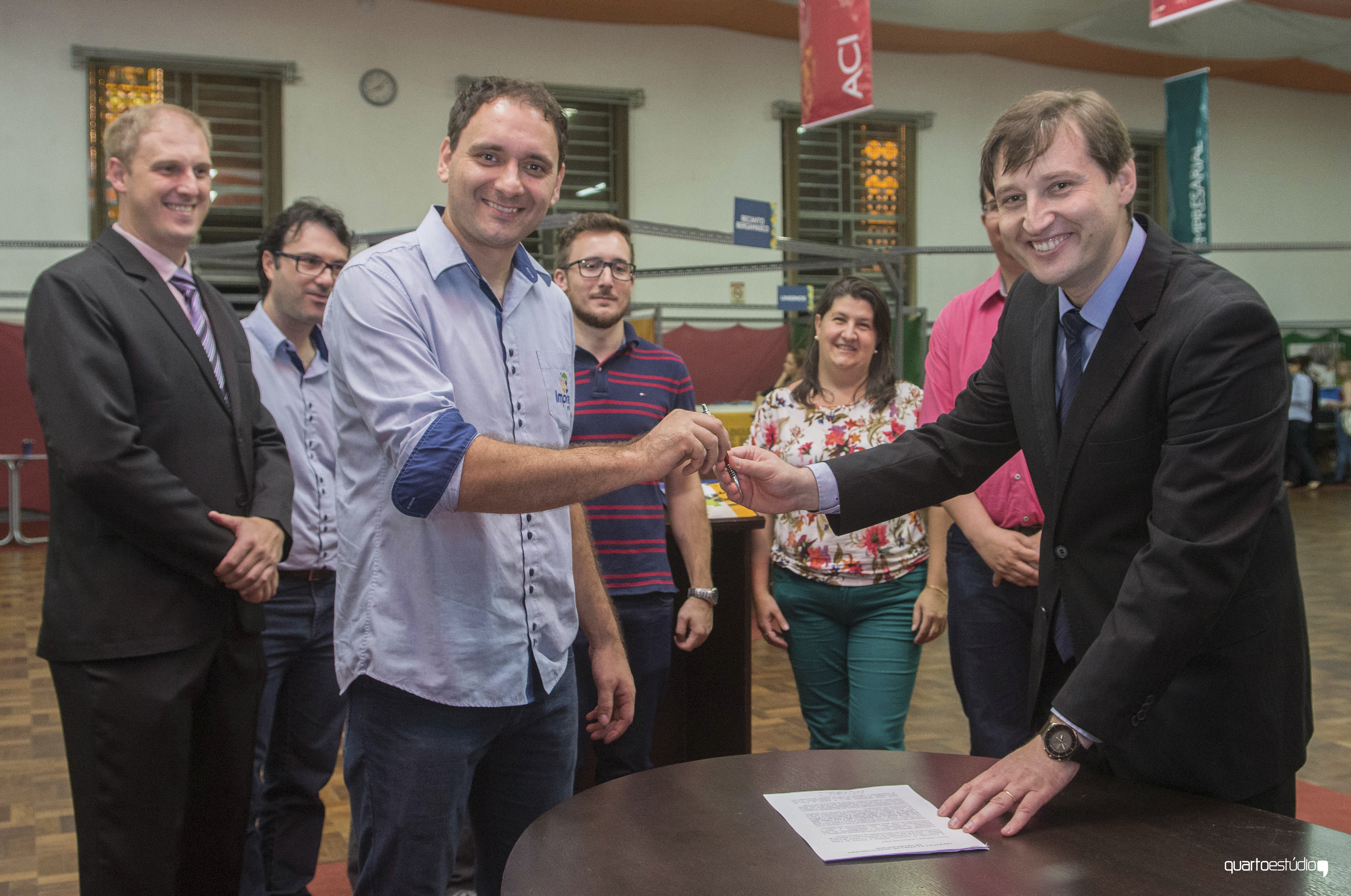 ACISAR\CDL assina termo de compromisso .