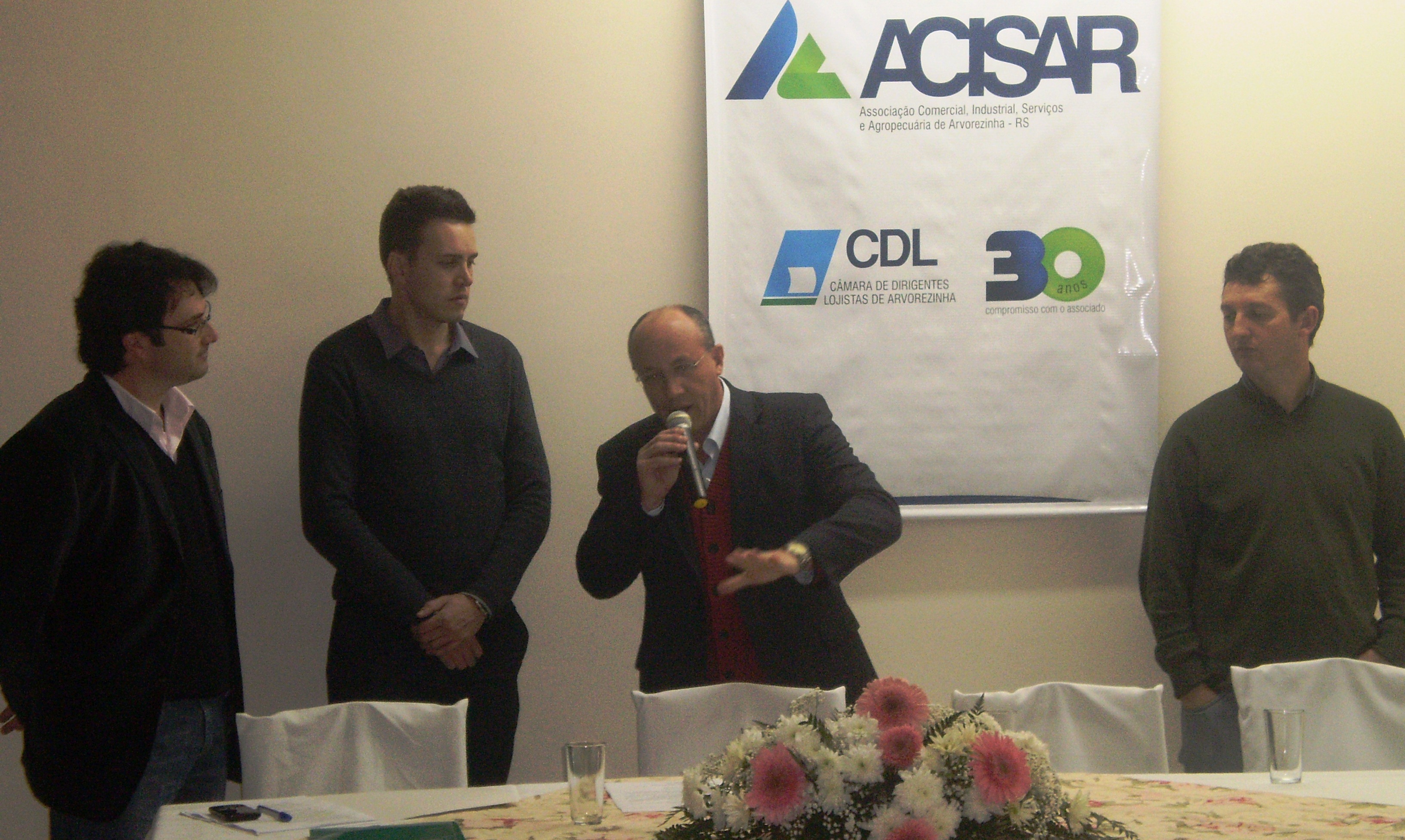 Prefeito Luizinho apresenta ações já realizadas e o que pretende realizar contemplando a Carta de Reivindicações da ACISAR/CDL.