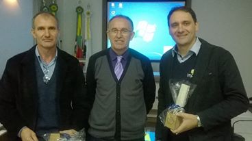 Representantes da ACISAR\CDL  participam de reunião na 6ª Fest Leite.