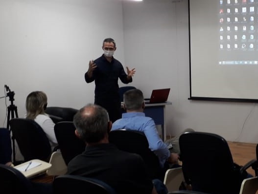 ACISAR/CDL entrega demandas aos pré-candidatos (a).