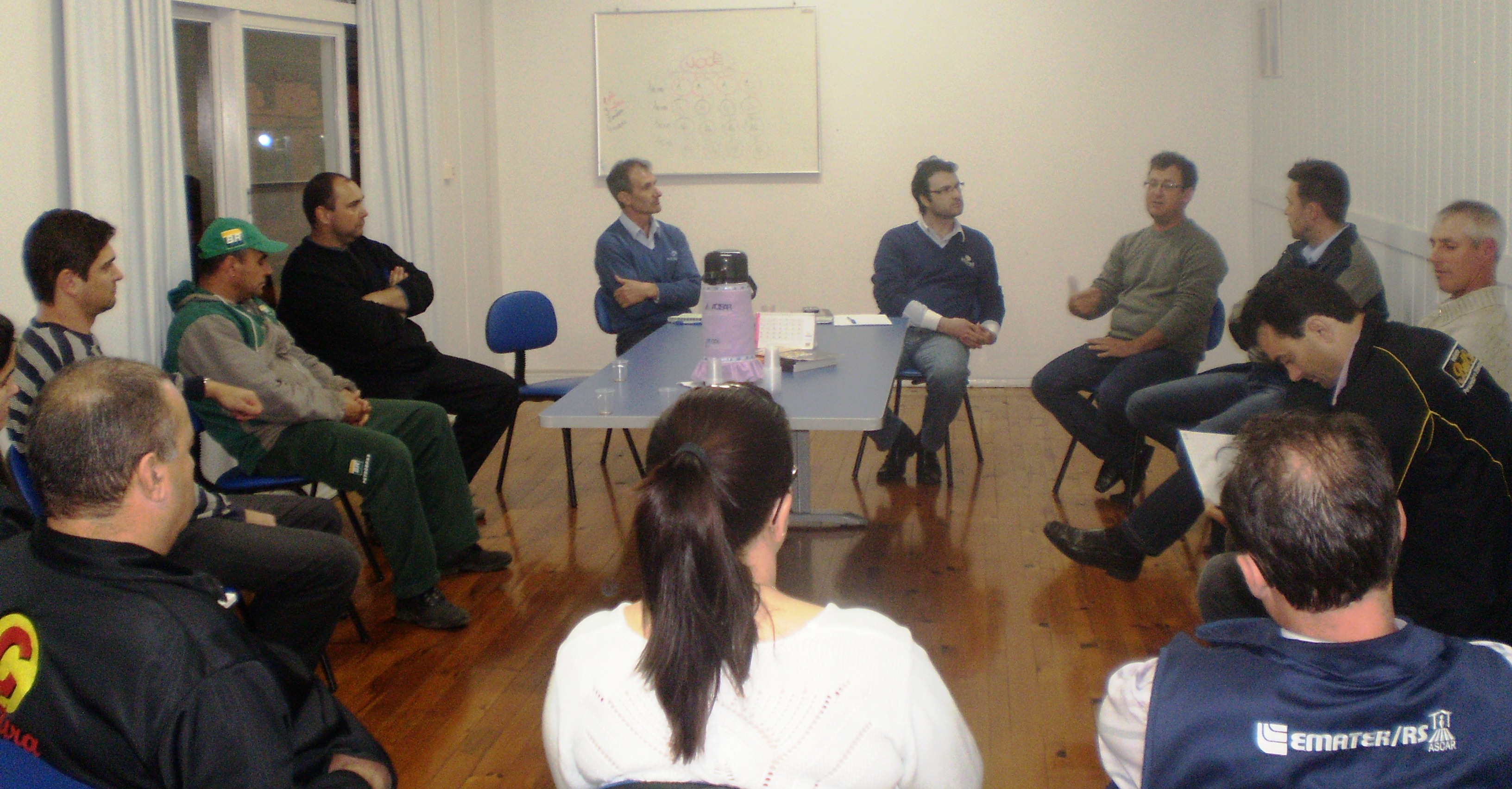 Reunião sobre resíduos químicos.